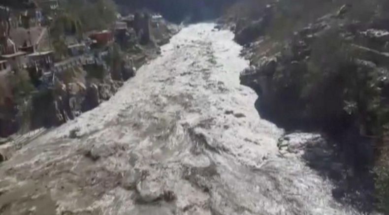Gunung Es Himalaya Pecah Picu Banjir Besar di India, 100 Orang Lebih Dikhawatirkan Tewas