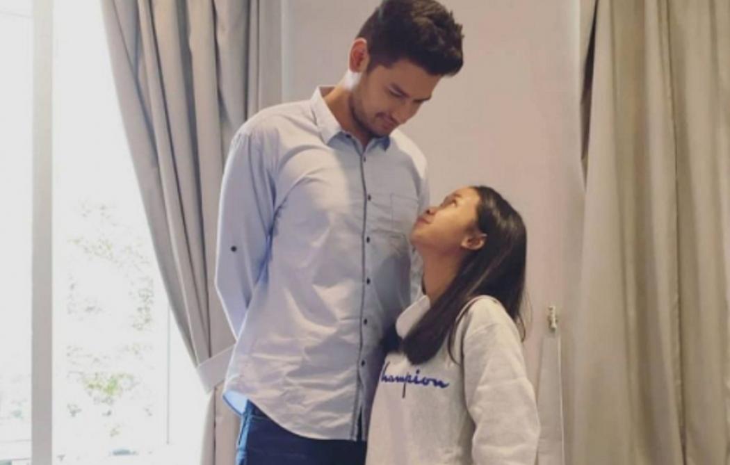 Ayya Renita Foto Bareng Kevin Hillers Pemeran Angga Ikatan Cinta, Netizen Gemas: Bapak sama Anak