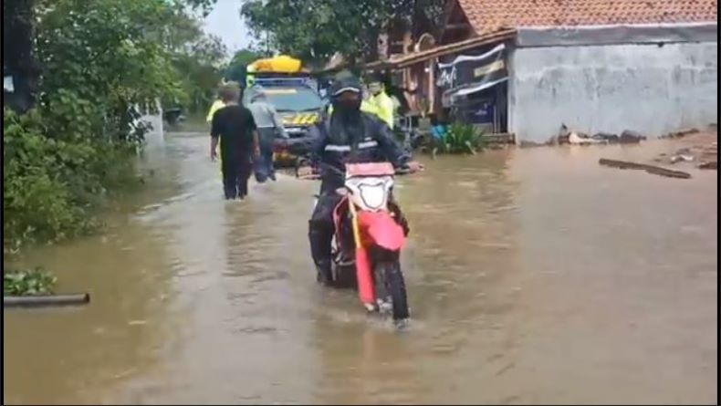 Banjir Pekalongan Makin Parah, Evakuasi Warga Terus Berlangsung
