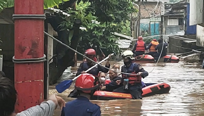 Update Banjir Pejaten Timur: 48 Orang Dievakuasi, di Antaranya Lansia dan Balita