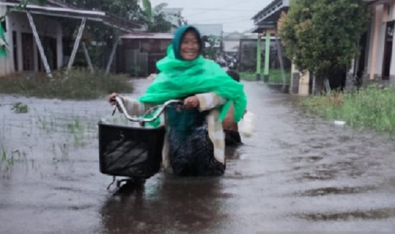 Banjir di Singkawang Meluas, Puluhan Warga di Bantaran Sungai Dievakuasi 