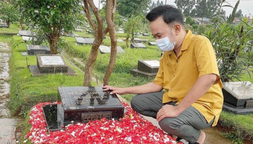 Ruben Onsu Ziarah ke Makam Olga Syahputra, Kenang Momen Tersulit Bersama Almarhum