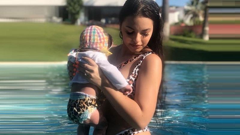 Hot Mama, Selingkuhan Cristiano Ronaldo Ini Makin Seksi sejak Punya Anak