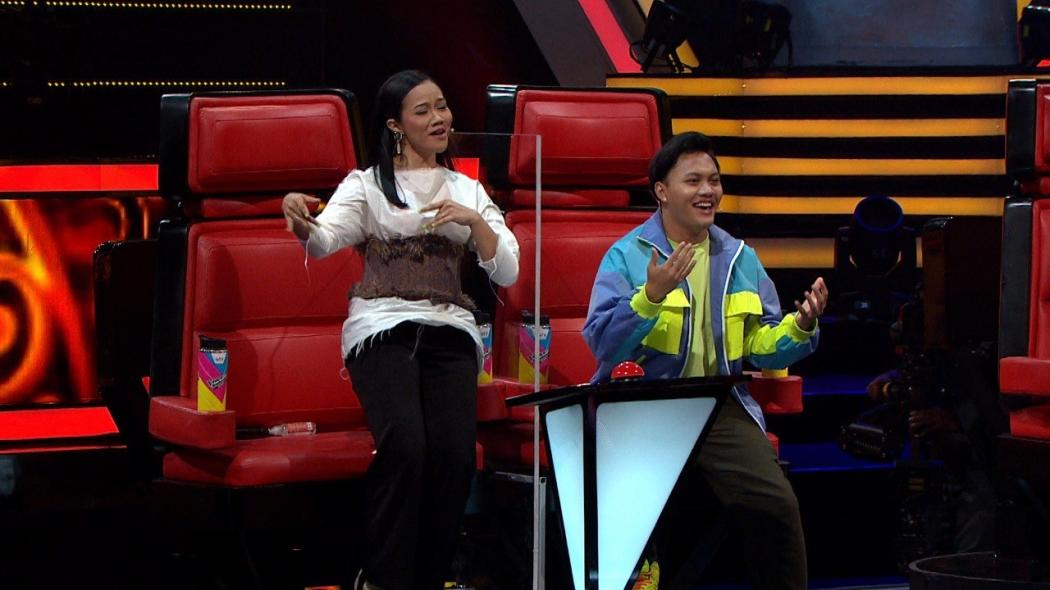Gara-Gara Naksir Cheryl, Rizky Febian Mati-Matian Bujuk Yura Yunita di Panggung The Voice Kids Indonesia 