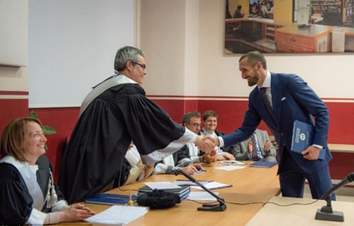 5 Pesepak Bola Berotak Encer di Level Akademis, Nomor 3 Kuasai 6 Bahasa