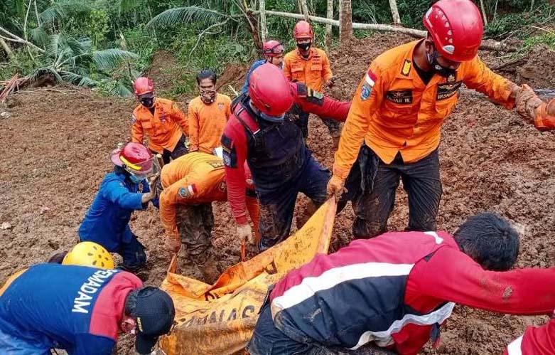 Dua Korban Longsor Kebumen Ditemukan Meninggal, Berjarak 100 Meter dari Rumah