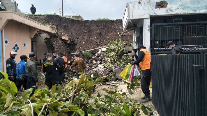Banjir Bandang dan Longsor Kepung Gununghalu KBB, 14 Rumah Terendam