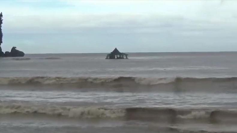 Kronologi Masjid di Pacitan Terseret Banjir hingga ke Tengah Laut 