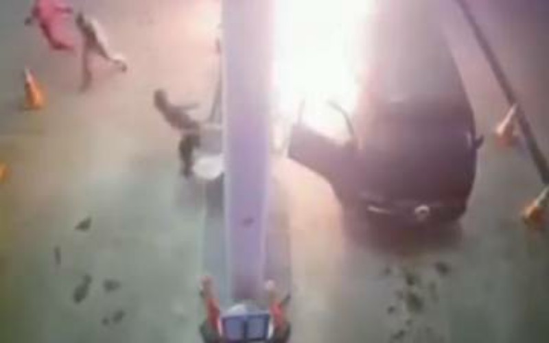 Mobil Meledak Saat Isi Bensin, Polisi: Penumpang Main Ponsel