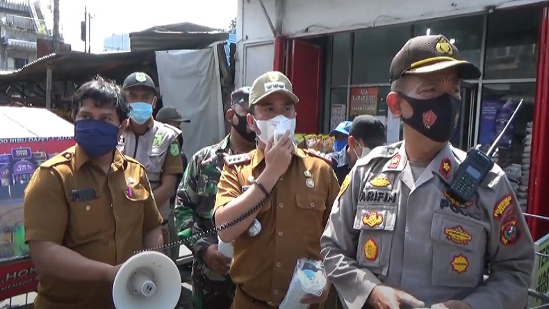 Kasus Covid-19 Meningkat, Camat Medan Timur Razia Prokes di 2 Pasar