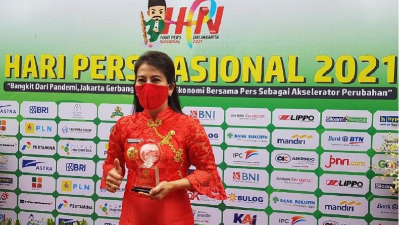 Kenakan Cheongsam, Wali Kota Singkawang Tjhai Chui Mie Terima Anugerah Kebudayaan PWI