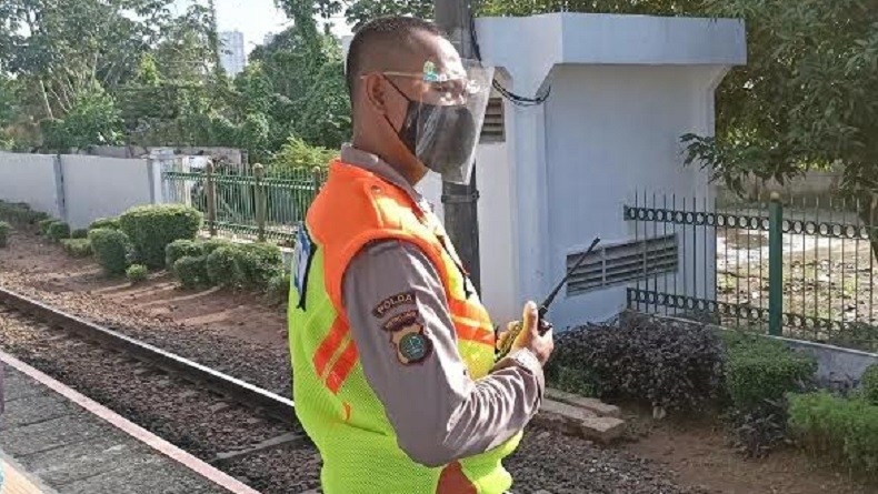 Petugas Keamanan Stasiun KRL Jabodetabek Gunakan Seragam Baru Mirip Polisi