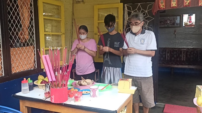 Sambut Imlek, Umat Konghucu di Pangkalpinang Gelar Sembahyang Sam Sip Pu