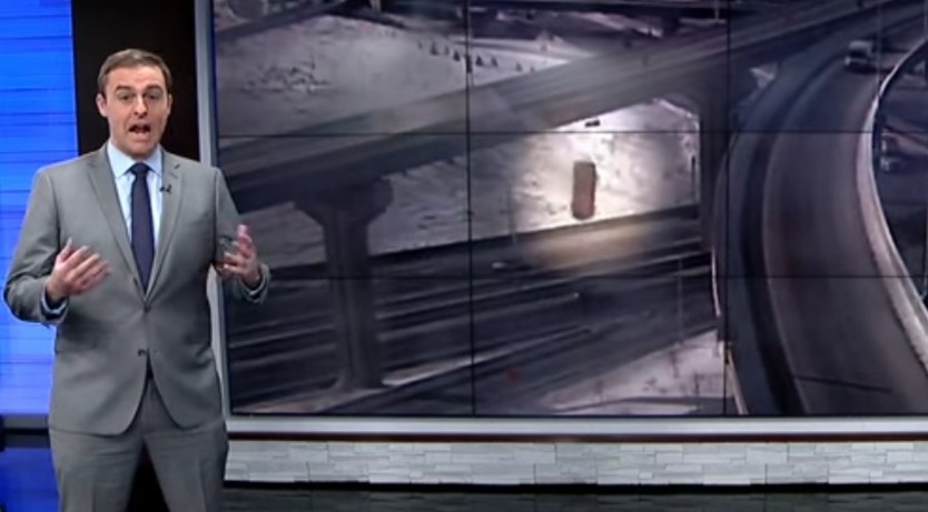 Ajaib, Pengemudi Truk Pikap Ini Selamat setelah Terjatuh dari Jembatan Setinggi 22 Meter 