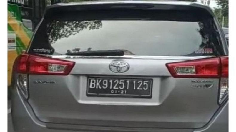 Pelat Nomor Kendaraan Akan Diubah Jadi Latar Putih Tulisan Hitam  