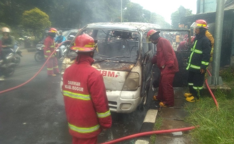 Ambulans Terbakar di Cibinong, Diduga karena Korsleting Listrik