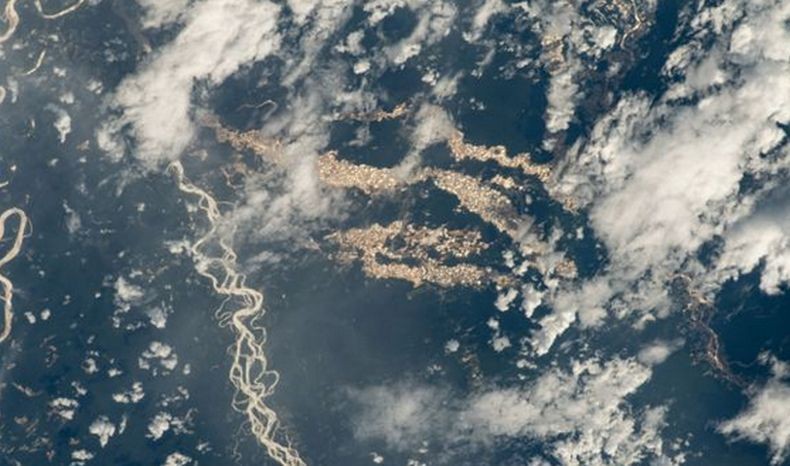 NASA Abadikan Foto Menakjubkan Sungai Emas di Hutan Amazon