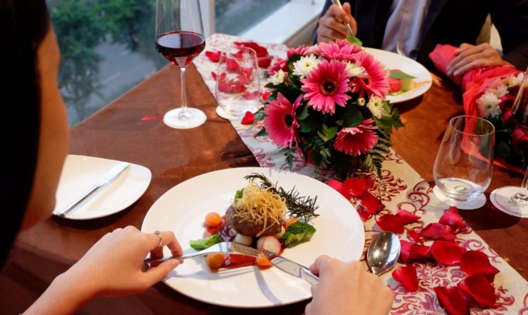 Love is In The Air! Rayakan Hari Kasih Sayang di Oakwood Hotel & Residence Surabaya, Segera Reservasi ke Nomor ini! 