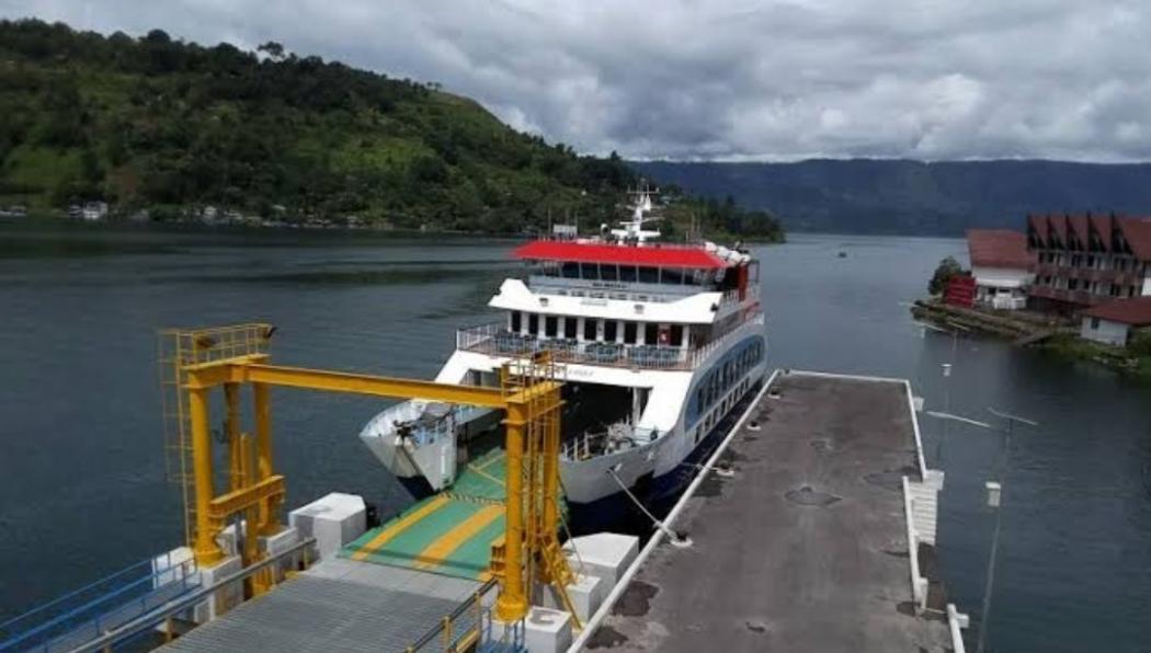 Luhut: Pembangunan 2 Pelabuhan di Danau Toba Selesai September 2021 