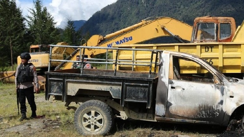KKB Bakar Kamp dan Kendaraan Milik Perusahaan yang Kerjakan Proyek Jembatan