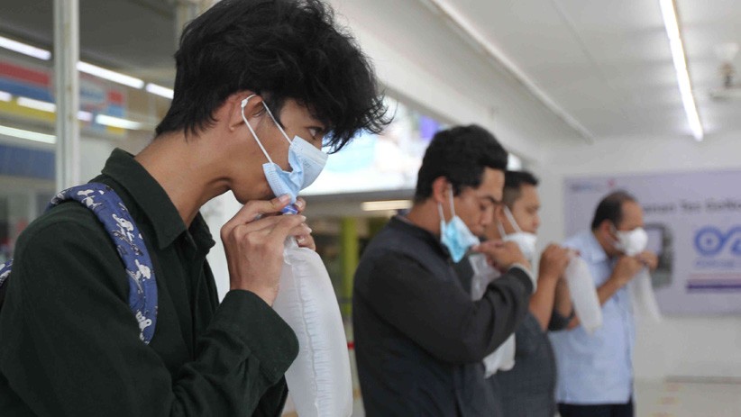 200 Pekerja dan Pengunjung 2 Mal di Kalbar Jalani Skrining GeNose C19
