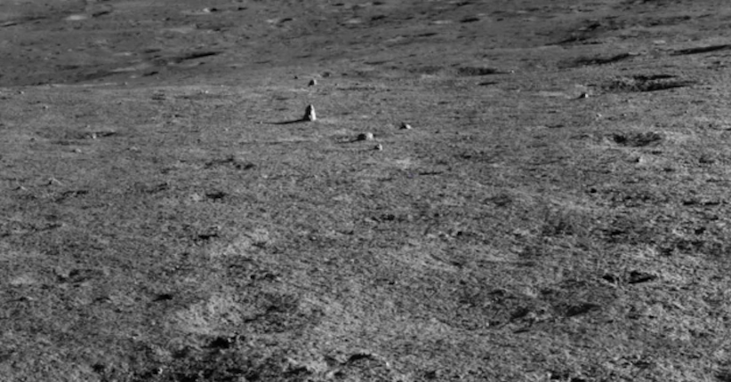 Rover China Temukan Batu Aneh di Bulan