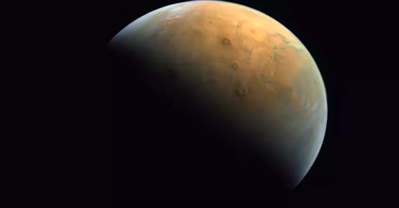 Pesawat Luar Angkasa Uni Emirat Arab Abadikan Foto Mars, Begini Penampakannya
