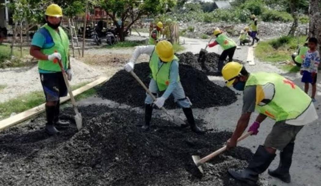 Luhut Minta Program Padat Karya Dimulai Sebelum Puasa, Ini Pertimbangannya