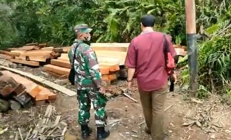 Mobil Polisi Hutan Dibakar, Kodim Putussibau Dukung Pengusutan Oknum Aparat Terlibat