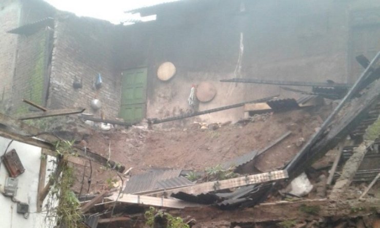 Tanah Longsor di Jepara saat Hujan Deras, 2 Rumah Rusak 