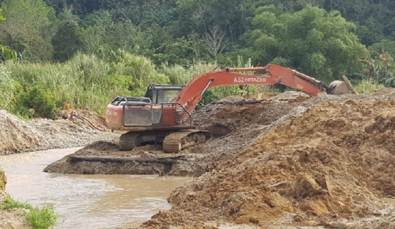 Polda Kalbar Bongkar Tambang Emas Ilegal di Bengkayang, 2 Eskavator Disita