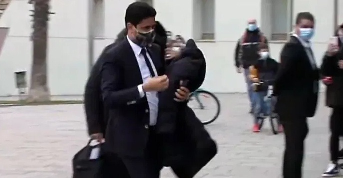 Tiba di Katalan, Presiden PSG Diteriaki Maling oleh Fans Barcelona