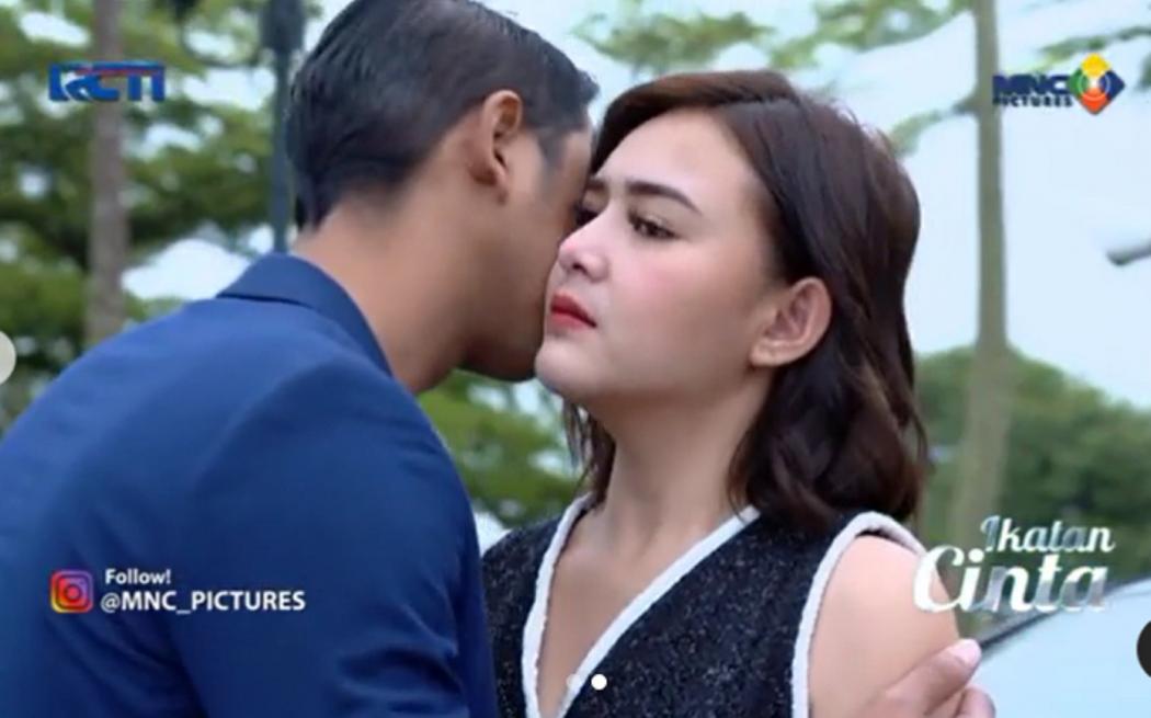 Adegan Arya Saloka Cium Amanda Manopo di Ikatan Cinta Bikin Netizen Geger: Baper Tingkat Dewa Dewi