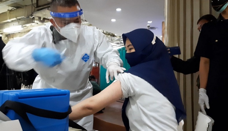 Sempat Deg-Degan Divaksin Covid, Pedagang Pasar Tanah Abang: Ternyata Biasa Saja