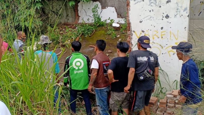 Pungut Bata Merah, Pekerja Tewas Tertimpa Reruntuhan PNC di Cimahi