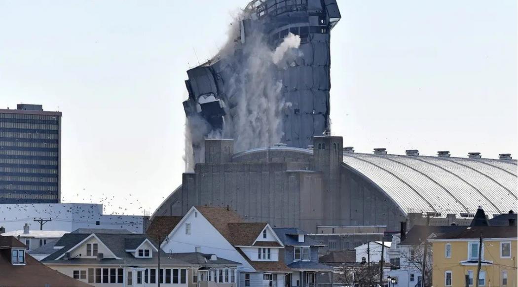 Hotel dan Tempat Judi Donald Trump Dihancurkan, Warga Bersorak