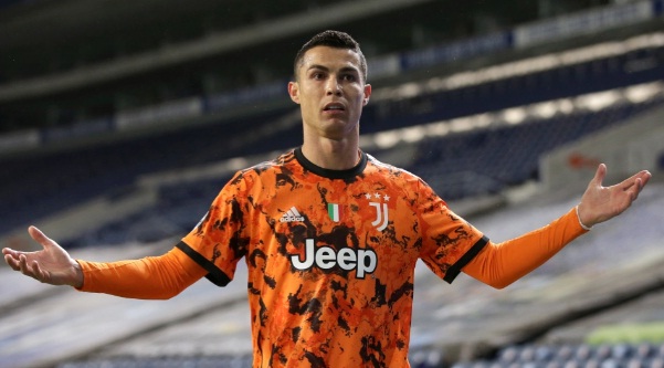 FC Porto Vs Juventus, Momen Lucu Cristiano Ronaldo Diadang Alex Sandro