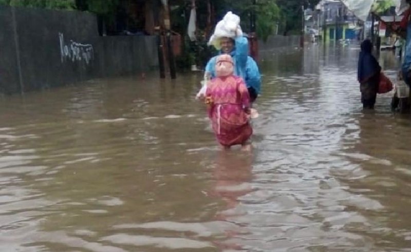 Banjir Selutut Orang Dewasa Rendam Kemang Utara, Jalan Depan Pasar Jagal Buncit Tak Bisa Dilalui