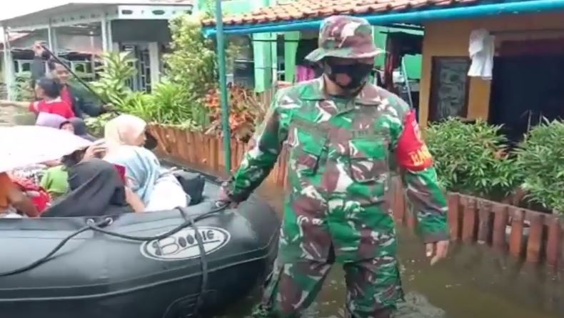 Banjir Pekalongan Semakin Tinggi, Ratusan Warga Kembali Dievakuasi 