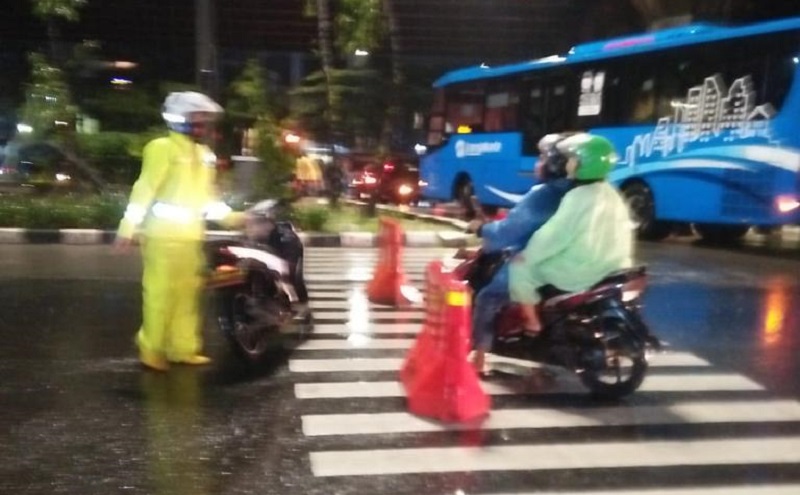 Banjir Genangi Jalan, Lalu Lintas Halim Lama Arah Cawang Dialihkan