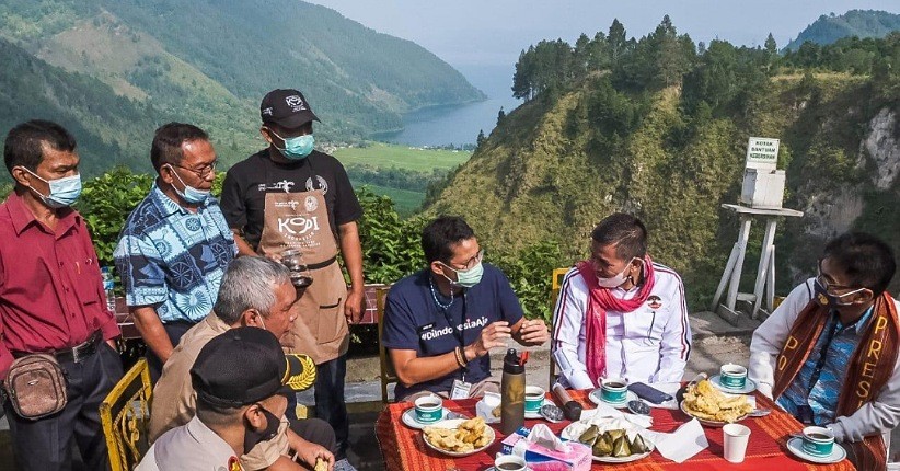 Menparekraf Tinjau Sejumlah Objek di Danau Toba yang Mampu Serap Tenaga Kerja