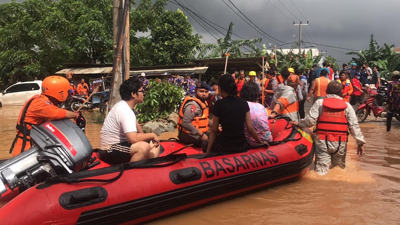Terkendala Peralatan, Puluhan Lokasi Banjir di Jabar Masih Sulit Dijangkau 