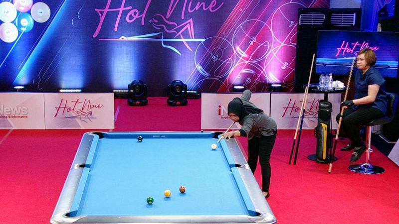 Dini Handayani Taklukkan Naya Ticoalu di Turnamen Biliar Hot Nine Sabtu