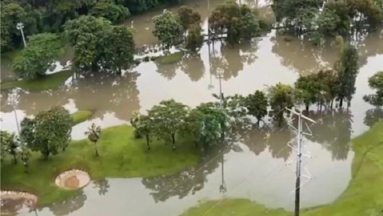 Penampakan Lapangan Golf Senayan Kebanjiran, Terlihat seperti Pulau