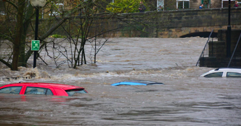 Pertolongan Pertama saat Kendaraan Terendam Banjir