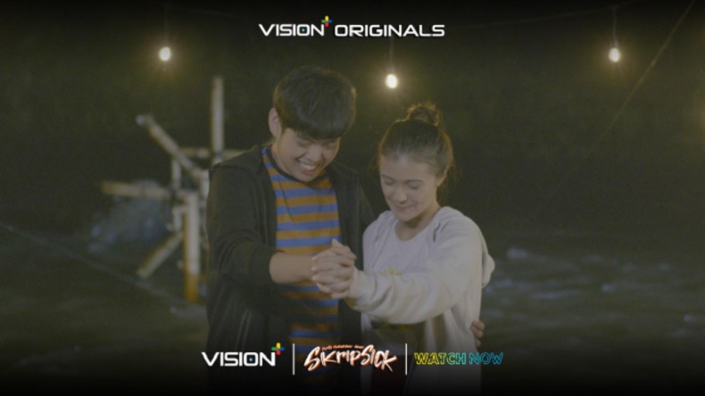 Vision+ Originals Berjudul Skripsick Episode 7 & 8: Perjuangan Chara & Bunga Untuk Nyalakan Desa Penyanyi