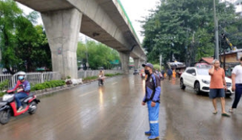 Sejumlah Titik Banjir di Jaksel Mulai Surut, Kendaraan Bisa Melintas