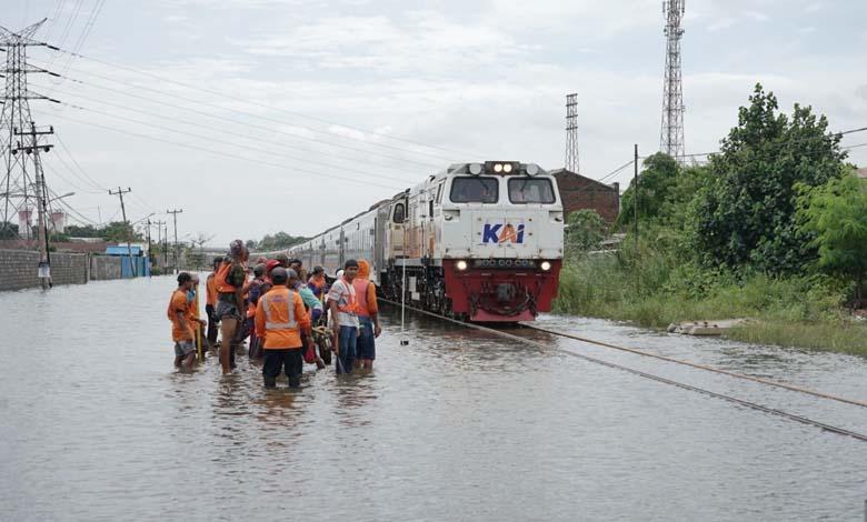 Jakarta Banjir, 15 Jadwal Kereta Api Jarak Jauh Dibatalkan