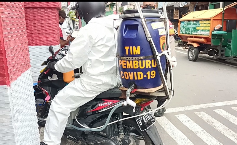 Terinspirasi Water Cannon, Anggota Polres Jakpus Modifikasi Motor Jadi Penyemprot Disinfektan