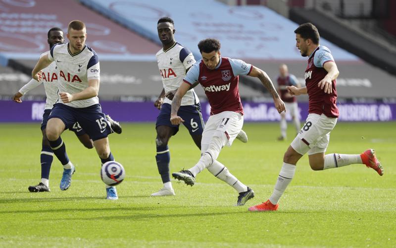 Diwarnai Gol Cepat, West Ham Taklukkan Tottenham